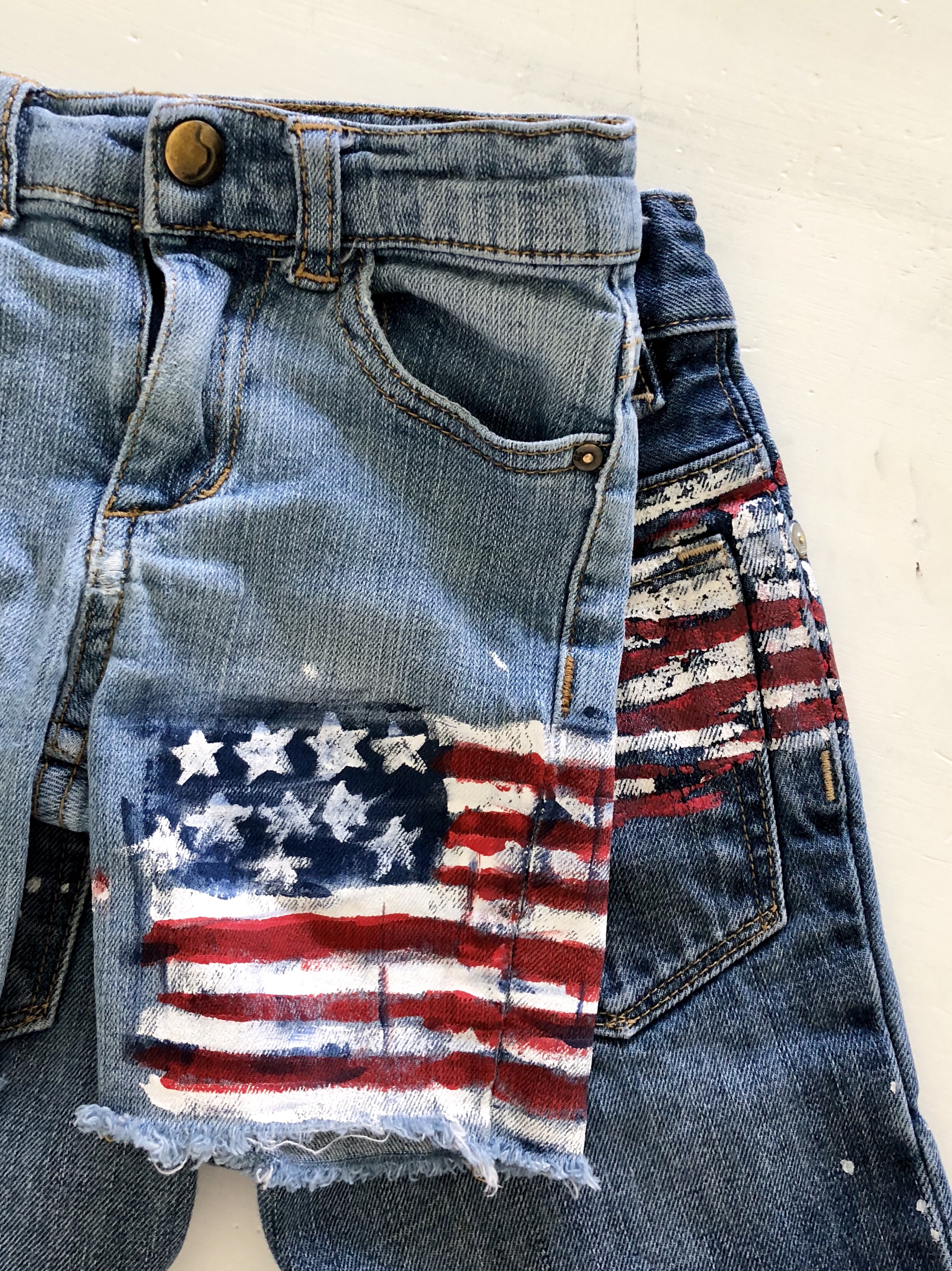 DIY Hand Painted Patriotic Shorts | LeCultivateur