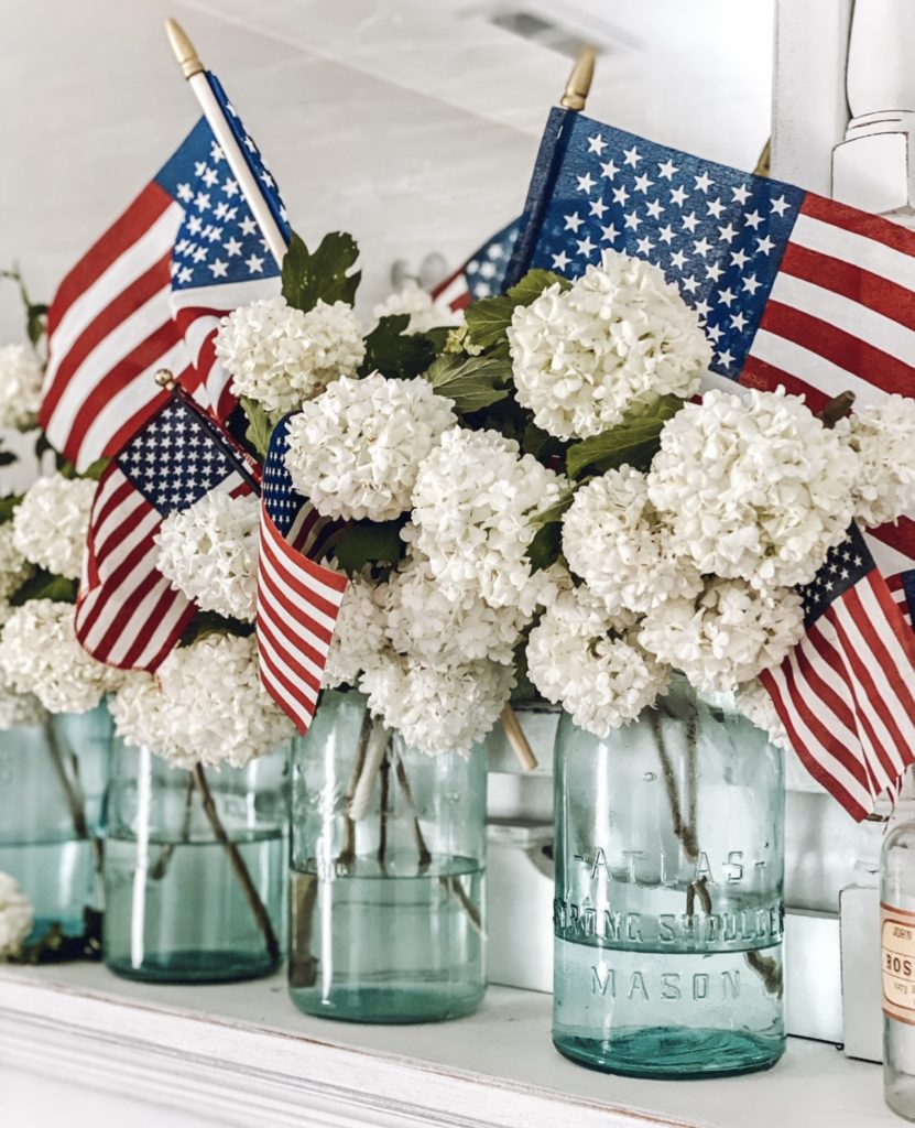 Three easy mantel ideas for summer using flags - LeCultivateur