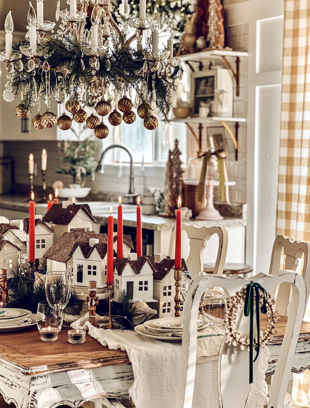 The 12 DIYs Of Christmas Tablescape - LeCultivateur